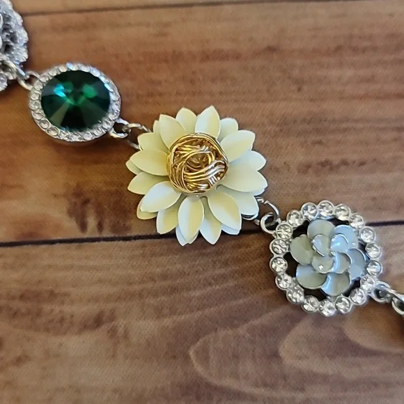 Rhinestone and Flower Bracelet - Picture 3 of 9